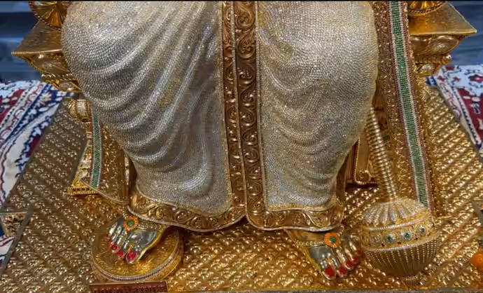 कहां स्थापित हैं 24 कैरेट गोल्ड और अमेरिकन डायमंड वाले गणपति, 5 PHOTOS में देखें भव्य रूप