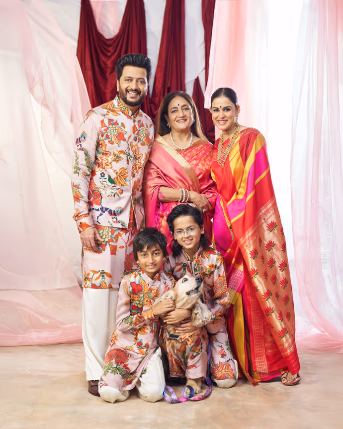 जेनेलिया देशमुख के घर विराजे गणपति बप्पा, 6 तस्वीरों में दिखी परिवार की प्यारी बॉन्डिंग