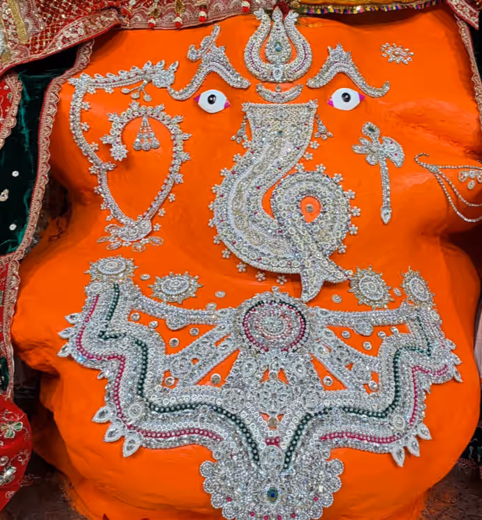 Ganesh Chaturthi: खजराना गणेश का शाही श्रृंगार, 7 करोड़ के गहनों से सजे बप्पा; देखें PHOTOS