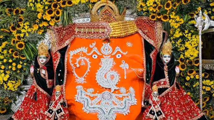 Ganesh Chaturthi: खजराना गणेश का शाही श्रृंगार, 7 करोड़ के गहनों से सजे बप्पा; देखें PHOTOS