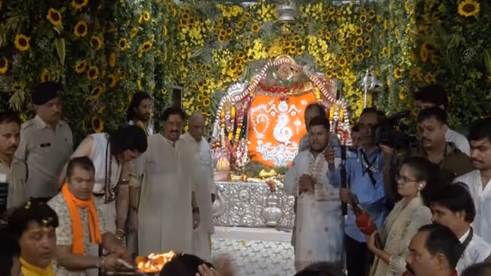 Ganesh Chaturthi: खजराना गणेश का शाही श्रृंगार, 7 करोड़ के गहनों से सजे बप्पा; देखें PHOTOS