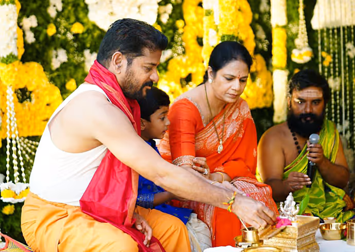 Ganesh Chaturthi: CM से मंत्रियों तक के घर विराजे बप्पा, 10 तस्वीरों में देखिए नेताओं के भव्य पंडाल