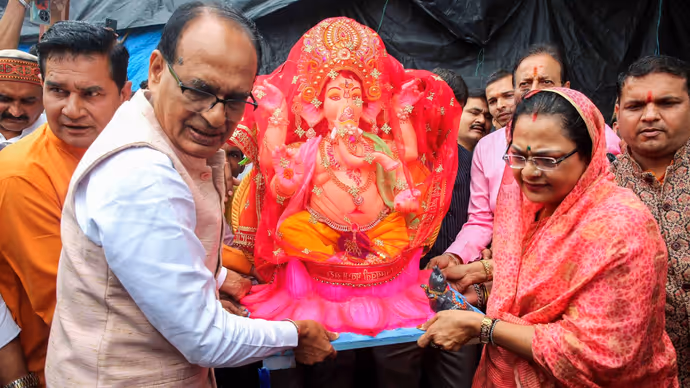 Ganesh Chaturthi: CM से मंत्रियों तक के घर विराजे बप्पा, 10 तस्वीरों में देखिए नेताओं के भव्य पंडाल