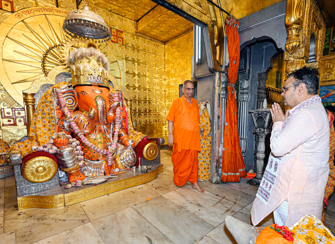 Ganesh Chaturthi: CM से मंत्रियों तक के घर विराजे बप्पा, 10 तस्वीरों में देखिए नेताओं के भव्य पंडाल