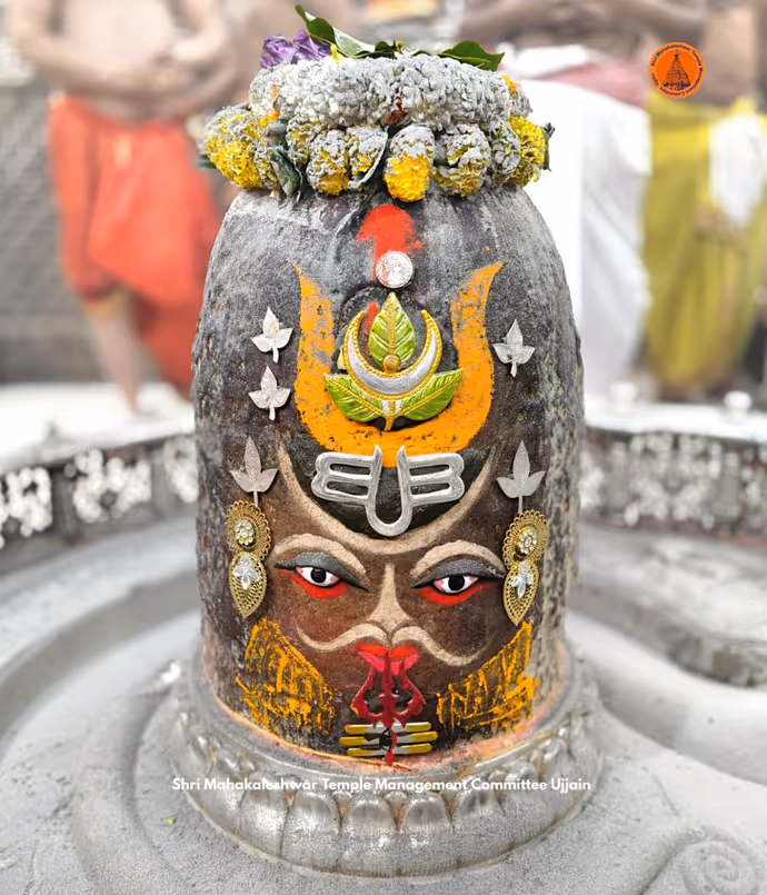 Mahakal Pics Today: चंदन-भस्म से सजें महाकाल, यहां देखें भस्मारती की आज की तस्वीरें