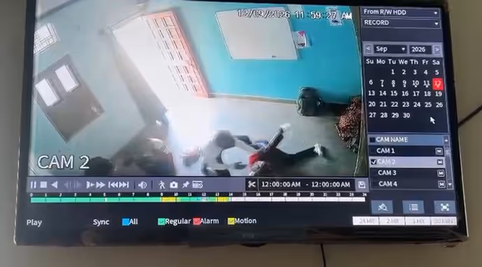 Neemuch School 9 PHOTO: खाना खाते छात्र को थप्पड़, लातें और धमकी! CCTV में कैद प्रिंसिपल की करतूत