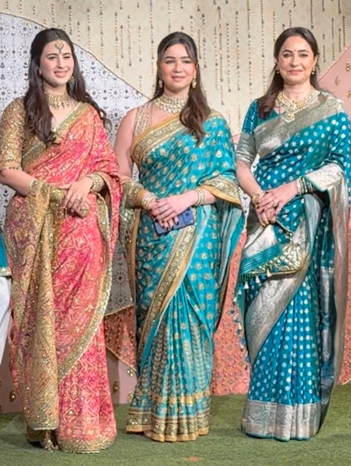 ग्रीन साड़ी में सचिन की बेटी ने ढाया कहर, 10 PHOTO में अंबानी के गणपति इवेंट में तेंदुलकर फैमिली का जलवा
