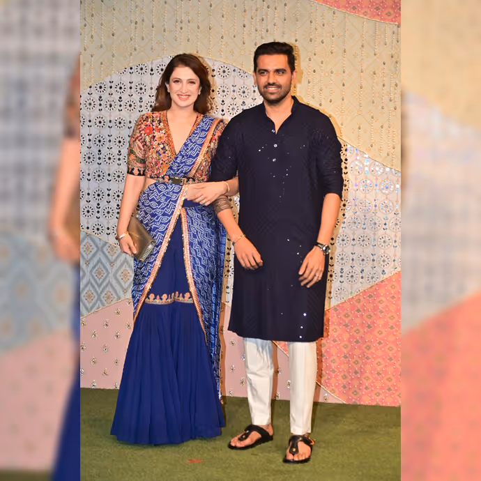 अंबानी के गणपति इवेंट में करीना संग धोती पहन पहुंचे सैफ अली खान, 10 तस्वीरों में सितारों का जलवा