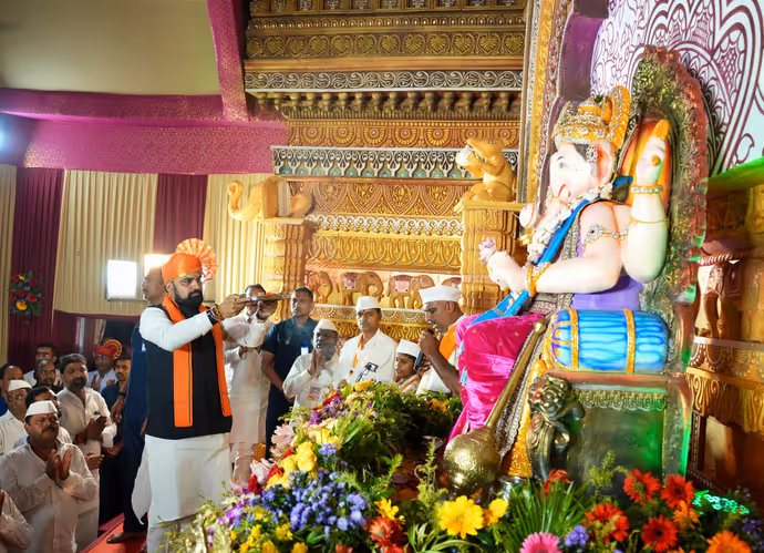 बप्पा के दरबार पहुंचे अमित शाह-देवेंद्र फडणवीस, 12 PHOTO में देखें नेताओं का गणपति उत्सव