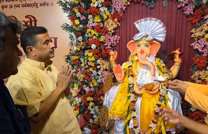 बप्पा के दरबार पहुंचे अमित शाह-देवेंद्र फडणवीस, 12 PHOTO में देखें नेताओं का गणपति उत्सव