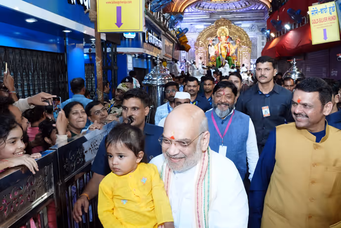 बप्पा के दरबार पहुंचे अमित शाह-देवेंद्र फडणवीस, 12 PHOTO में देखें नेताओं का गणपति उत्सव