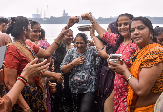 'ऋषि पंचमी' पर्व की 5 अद्भुत तस्वीरें: देखिए संगम के तट का अनोखा नजारा