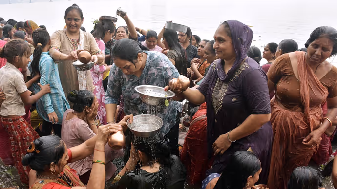'ऋषि पंचमी' पर्व की 5 अद्भुत तस्वीरें: देखिए संगम के तट का अनोखा नजारा