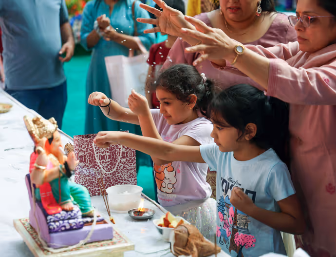 Ganesh Visarjan 2026: शिल्पा शेट्टी ने दूसरे ही दिन किया गणपति विसर्जन, 10 PHOTO में बप्पा की विदाई