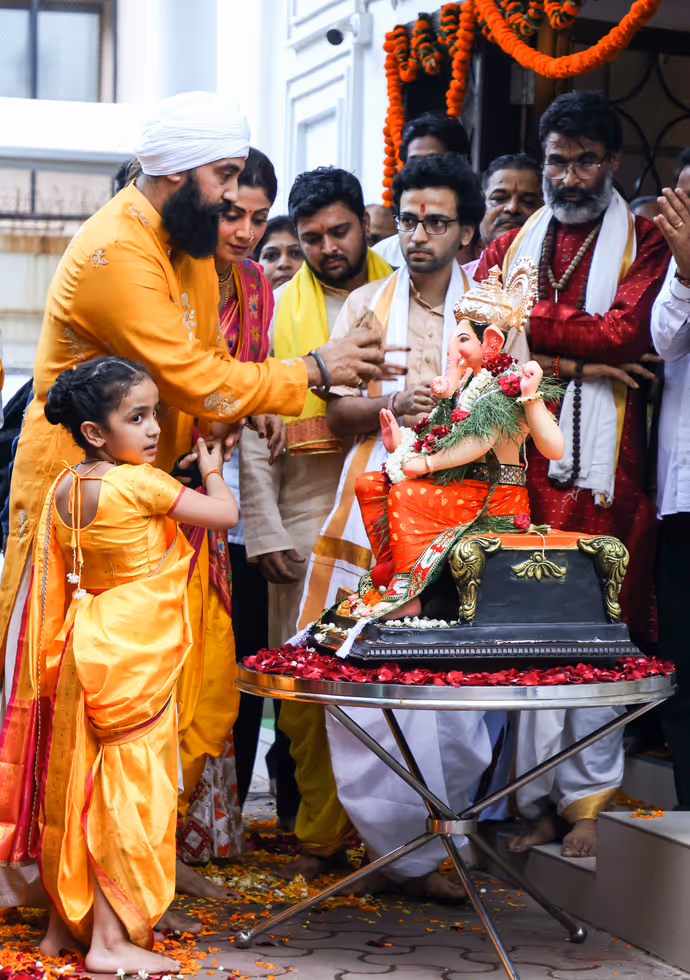 Ganesh Visarjan 2026: शिल्पा शेट्टी ने दूसरे ही दिन किया गणपति विसर्जन, 10 PHOTO में बप्पा की विदाई