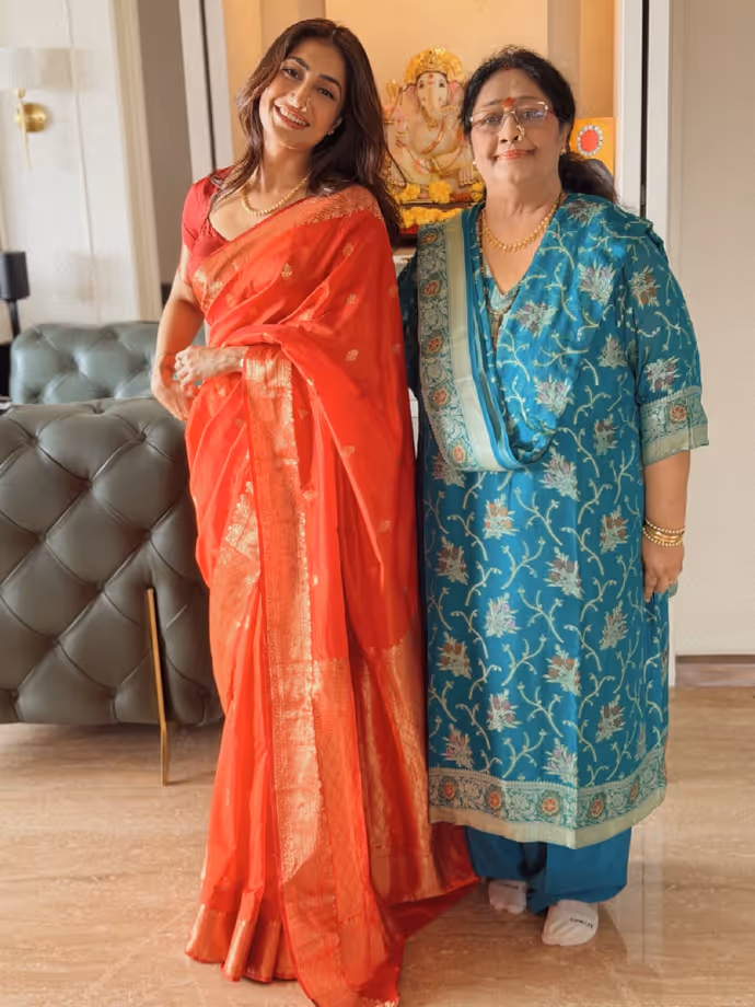 गणपति बप्पा के रंग में रंगीं धनश्री वर्मा, साड़ी में दिखा खूबसूरत अंदाज-8 PHOTOS