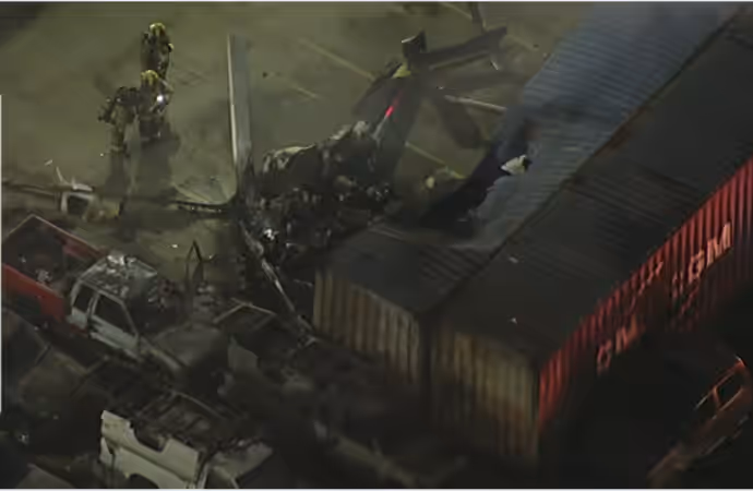 News Helicopter Crash: न्यूज कवरेज करने गया चॉपर खुद बना खबर, हवा में लड़खड़ाया फिर क्रैश, 11 PHOTOS