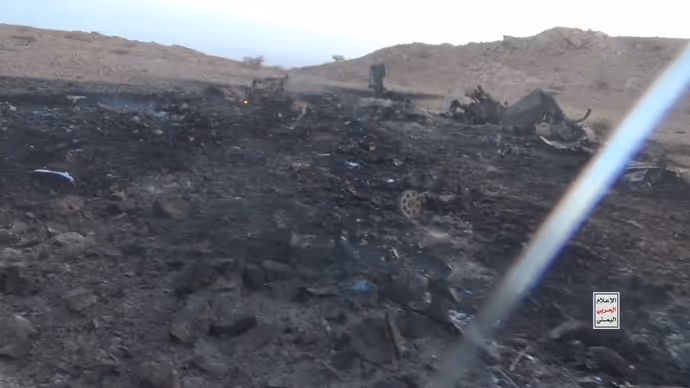 Saudi F-15 Attack: हूतियों ने आसमान से गिराया सऊदी जंगी विमान? 8 PHOTO-VIDEO में देखें धधकता मलबा