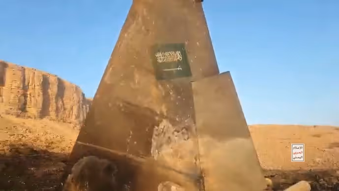 Saudi F-15 Attack: हूतियों ने आसमान से गिराया सऊदी जंगी विमान? 8 PHOTO-VIDEO में देखें धधकता मलबा