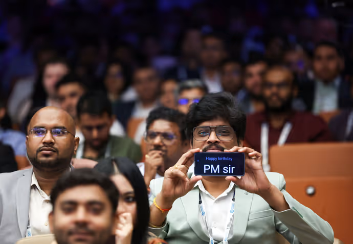 PM Modi के Birthday की सबसे खास PHOTOS, कैमरे में कैद किया स्पेशल डे का हर मूवमेंट