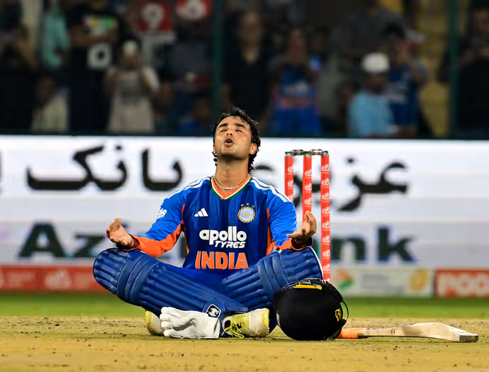 IND vs AFG: सेंचुरी ठोकने के बाद मैदान पर यूं नजर आया 'शर्माजी का बेटा' 10 PHOTO में अभिषेक का जश्न