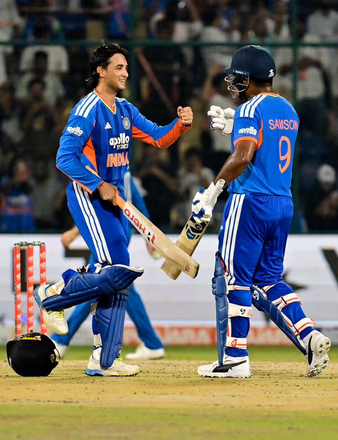IND vs AFG: सेंचुरी ठोकने के बाद मैदान पर यूं नजर आया 'शर्माजी का बेटा' 10 PHOTO में अभिषेक का जश्न