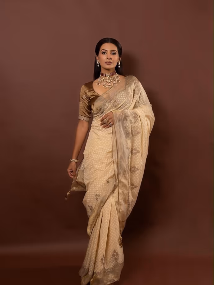 हरभजन सिंह की पत्नी गीता बसरा का ट्रेडिशनल अवतार वायरल, साड़ी में लगीं अप्सरा सी- 7 Photo