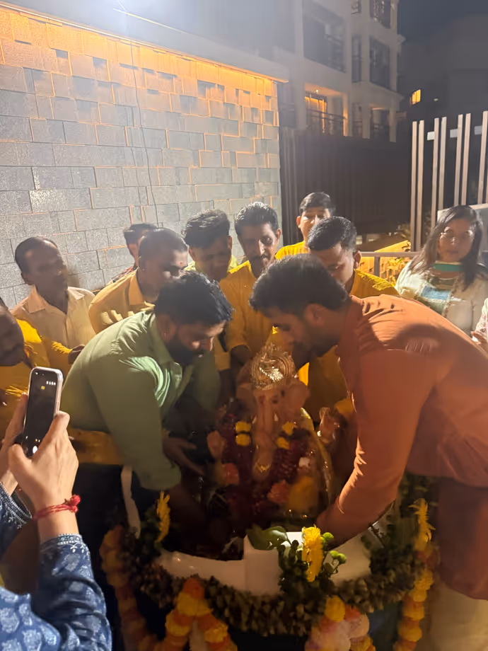 आलिया भट्ट की बेटी ने रंगी गणेश जी की तस्वीर, कपूर फैमिली के गणपति उत्सव की 6 PHOTOS