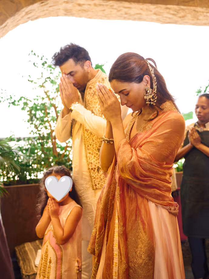 आलिया भट्ट की बेटी ने रंगी गणेश जी की तस्वीर, कपूर फैमिली के गणपति उत्सव की 6 PHOTOS