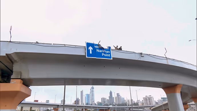 Mumbai BMW Accident: 5 PHOTOS में देखें कैसे पिचक गई लग्जरी कार, एक-एक फोटो दहला देगी