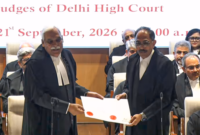 Delhi High Court: एक साथ 7 न्यायिक अधिकारियों ने ली शपथ, 5 PHOTOS में देखें कौन-कौन बना जज