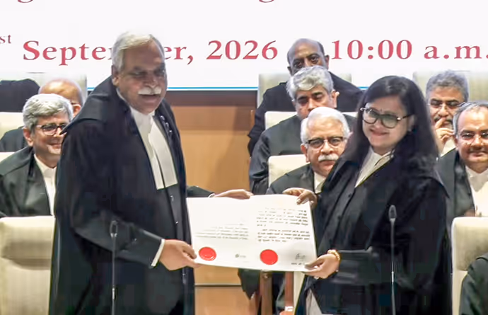 Delhi High Court: एक साथ 7 न्यायिक अधिकारियों ने ली शपथ, 5 PHOTOS में देखें कौन-कौन बना जज