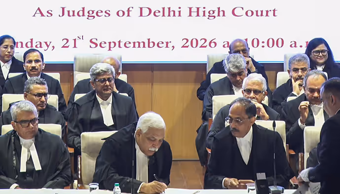 Delhi High Court: एक साथ 7 न्यायिक अधिकारियों ने ली शपथ, 5 PHOTOS में देखें कौन-कौन बना जज