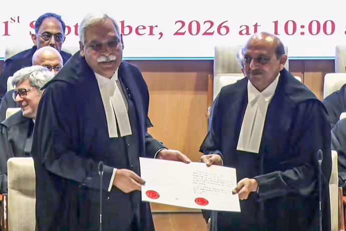 Delhi High Court: एक साथ 7 न्यायिक अधिकारियों ने ली शपथ, 5 PHOTOS में देखें कौन-कौन बना जज