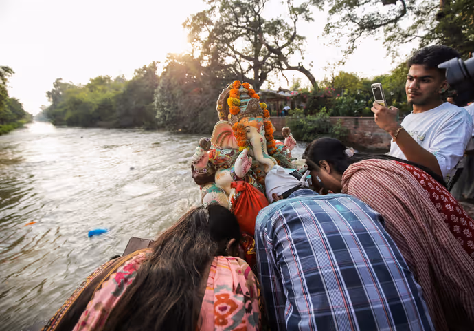 गणपति बप्पा मोरया! दिल्ली, चेन्नई, अहमदाबाद से अमृतसर तक..10 PHOTO में देखें गणेश विसर्जन का भव्य नजारा
