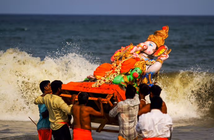 गणपति बप्पा मोरया! दिल्ली, चेन्नई, अहमदाबाद से अमृतसर तक..10 PHOTO में देखें गणेश विसर्जन का भव्य नजारा