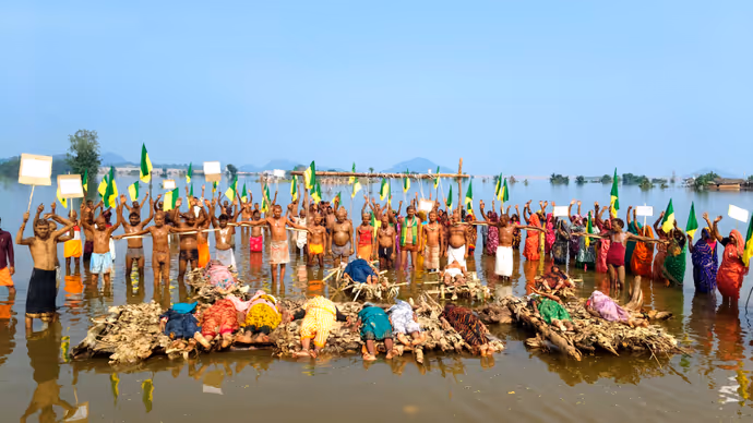 चिता आंदोलन: कोई अर्थी पर लेटा तो किसी ने लगाई फांसी! 7 PHOTO में आदिवासियों का अनोखा विरोध