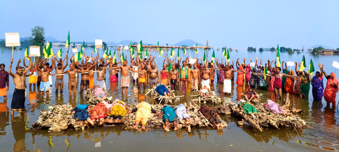 चिता आंदोलन: कोई अर्थी पर लेटा तो किसी ने लगाई फांसी! 7 PHOTO में आदिवासियों का अनोखा विरोध