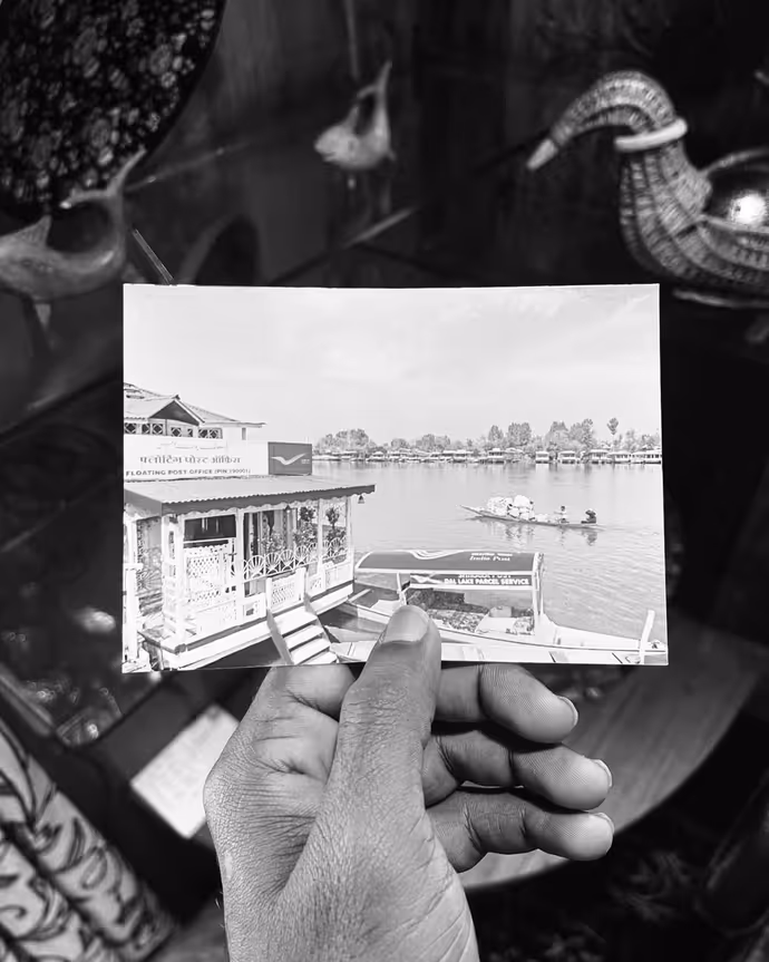 Dal Lake Post Office: दुनिया का इकलौता और भारत का पानी पर तैरता अनोखा पोस्ट ऑफिस, 9 PHOTOS