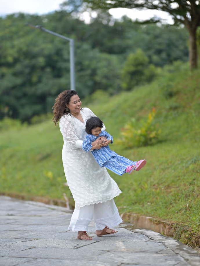 स्वरा भास्कर ने मनाया बेटी राबिया का तीसरा जन्मदिन, 5 PHOTOS में दिखी मां-बेटी की प्यारी बॉन्डिंग