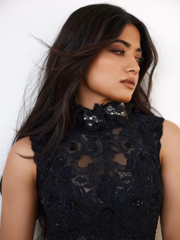 Rashmika Mandanna ने मिलान में बिखेरा ग्लैमर, ब्लैक गाउन में दिखा स्टनिंग Photos