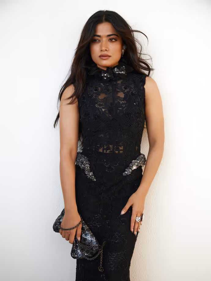 Rashmika Mandanna ने मिलान में बिखेरा ग्लैमर, ब्लैक गाउन में दिखा स्टनिंग Photos