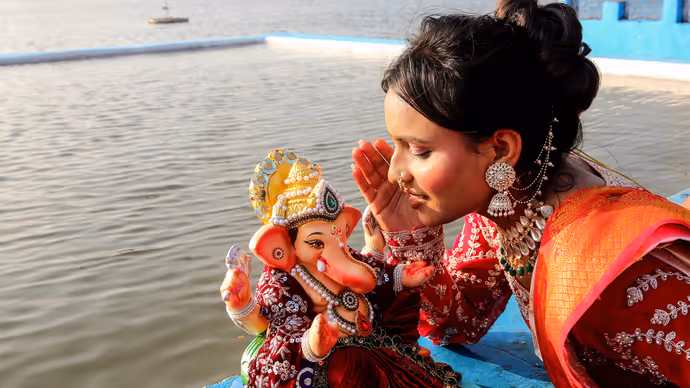 Ganesh Visarjan: बप्पा को विदाई से पहले भक्तों ने मांगी मन्नत, 10 तस्वीरों में देखें गणपति विसर्जन