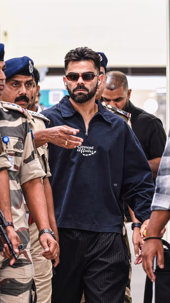 Virat Kohli New Look: केरल पहुंचते ही छाए विराट कोहली, ब्लैक लुक में लगे कूल डूड
