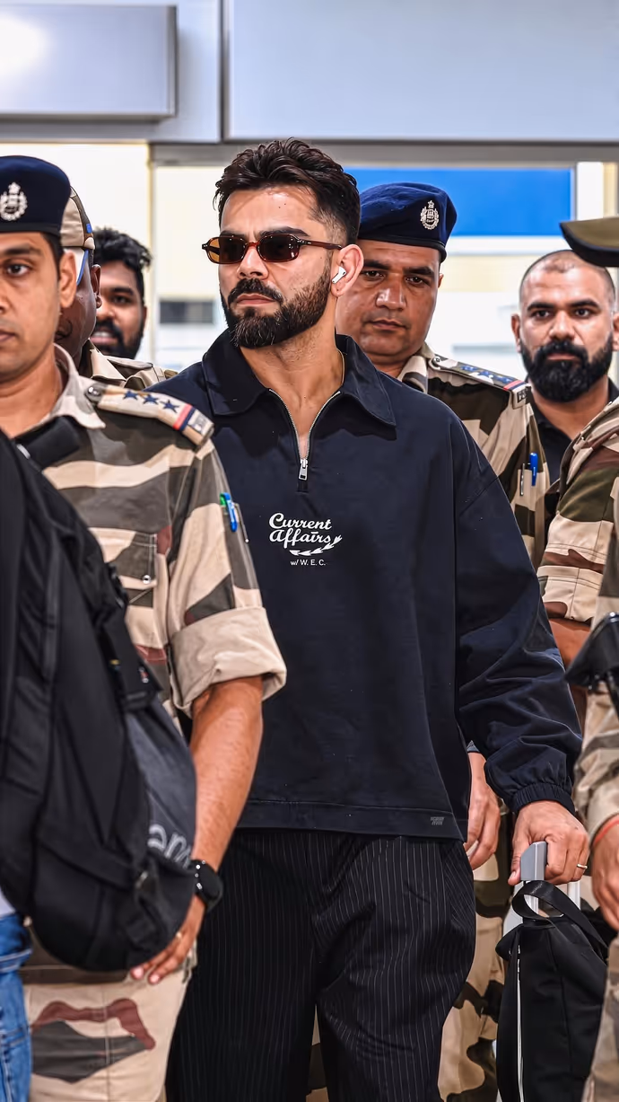 Virat Kohli New Look: केरल पहुंचते ही छाए विराट कोहली, ब्लैक लुक में लगे कूल डूड