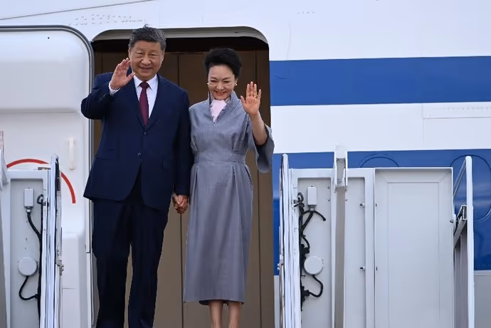 Xi Jinping US Visit: 11 साल बाद अमेरिका पहुंचे शी जिनपिंग, 11 PHOTOS में ट्रंप का अभूतपूर्व स्वागत