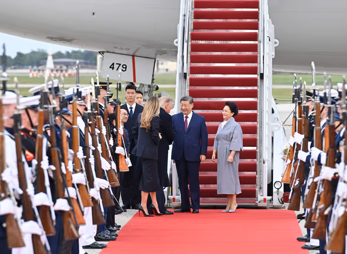 Xi Jinping US Visit: 11 साल बाद अमेरिका पहुंचे शी जिनपिंग, 11 PHOTOS में ट्रंप का अभूतपूर्व स्वागत