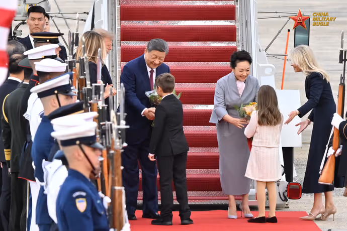 Xi Jinping US Visit: 11 साल बाद अमेरिका पहुंचे शी जिनपिंग, 11 PHOTOS में ट्रंप का अभूतपूर्व स्वागत
