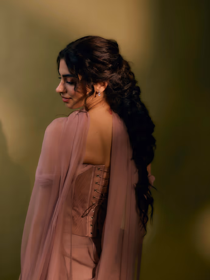 गुलाबी ड्रेस में बार्बी बनीं खुशी कपूर, 5 Photos में देखें सजलिंग अवतार