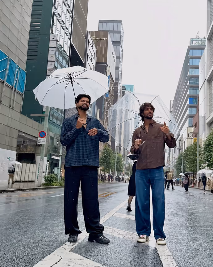 इंडियन क्रिकेटर्स पर चढ़ा कोरियन फैशन का फीवर, छाता लेकर क्यों निकले खिलाड़ी